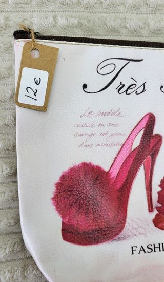 2 Bonitos neceseres sin estrenar.