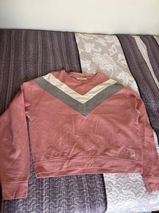 Sudadera rosa con diseño chevron