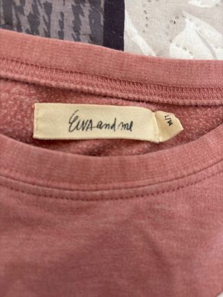 Sudadera rosa con diseño chevron