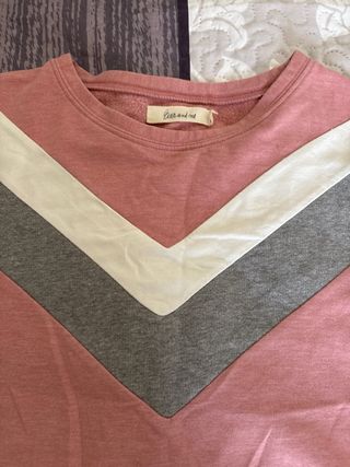 Sudadera rosa con diseño chevron
