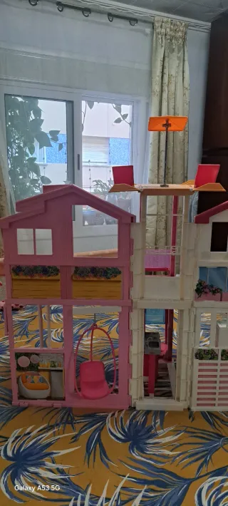 Casa de muñecas rosa