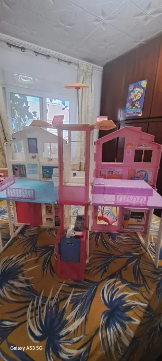 Casa de muñecas rosa