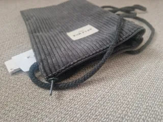 Bolso De La Mur gris bandolera.