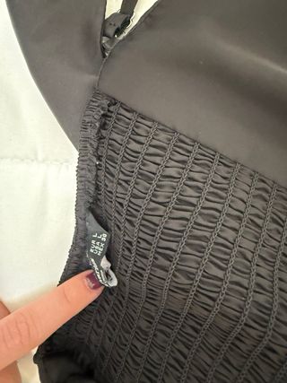 Top negro satinado con tirantes