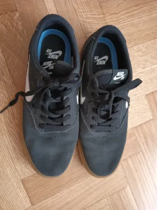 Zapatillas Nike SB Negras y Blancas