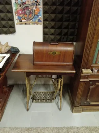 Máquina de coser Singer antigua