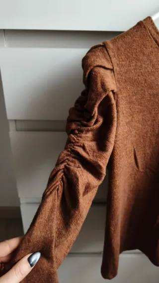 Jersey Stradivarius marrón suave Talla S