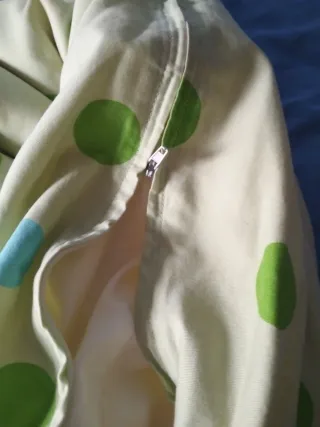 Cojín de lactancia estampado lunares