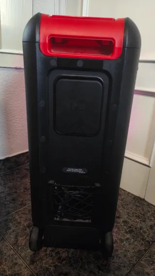 Altavoz JBL XBOOM Negro y Rojo