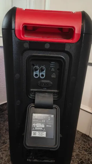 Altavoz JBL XBOOM Negro y Rojo