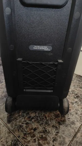 Altavoz JBL XBOOM Negro y Rojo