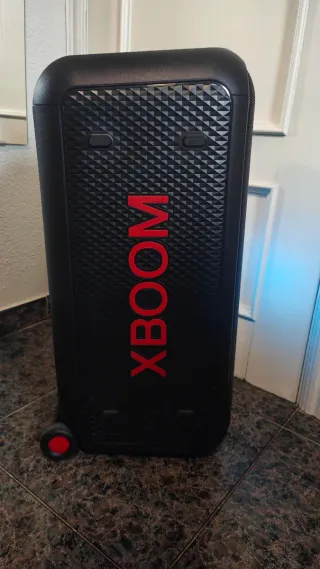 Altavoz JBL XBOOM Negro y Rojo