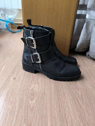 Botín piel Zara hebillas cremallera