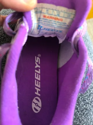 Zapatillas Heelys Moradas con Ruedas talla 30