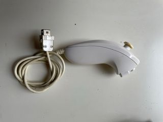 Nintendo Wii + 3 mandos, 2 micros, 1 joystick