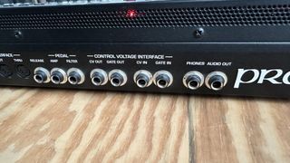 Sintetizador Sequential Prophet 5 + Decksaver