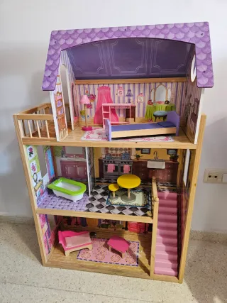 Casa de muñecas de madera