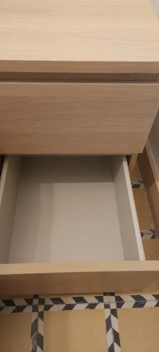 Mesita de noche de madera