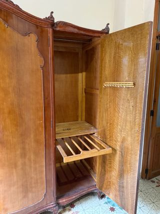 Armario grande de madera