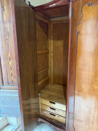 Armario grande de madera