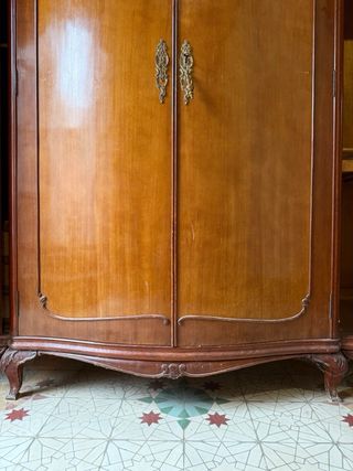 Armario grande de madera