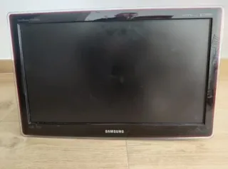 TV Samsung 24 pulgadas con soporte a la pared