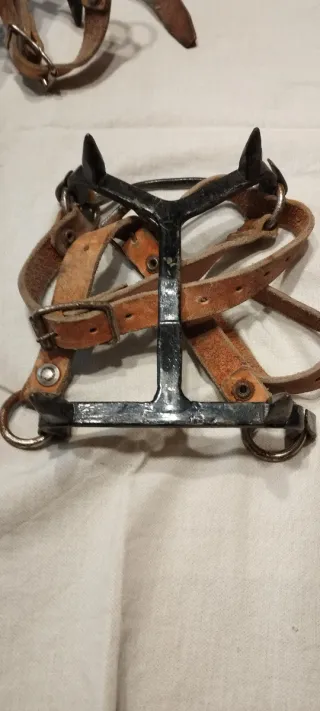 Antichi ramponi a quattro punte