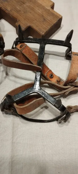 Antichi ramponi a quattro punte