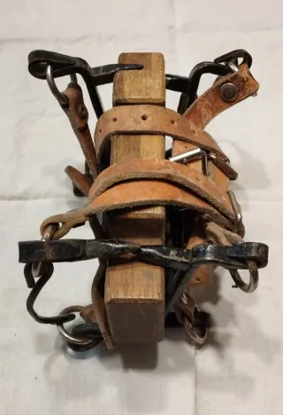 Antichi ramponi a quattro punte