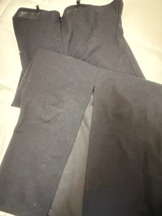 Vestido negro con tirantes y abalorios