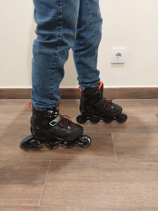 Patines en línea + protecciones + bolsa