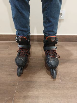 Patines en línea + protecciones + bolsa