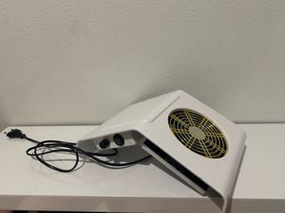 Aspirador de uñas blanco