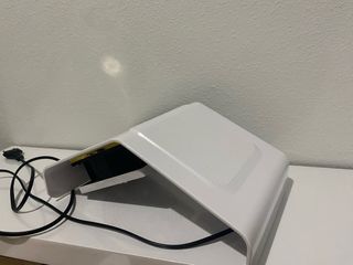 Aspirador de uñas blanco