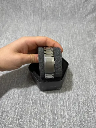 Reloj Casio MOD de acero con dial azul cian