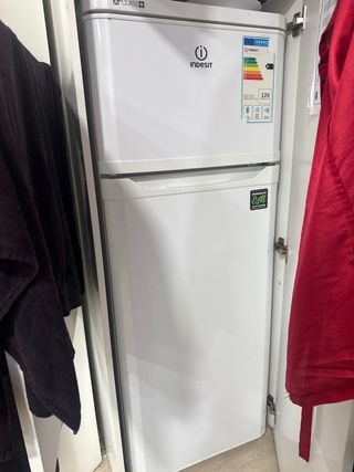 Nevera Indesit blanca