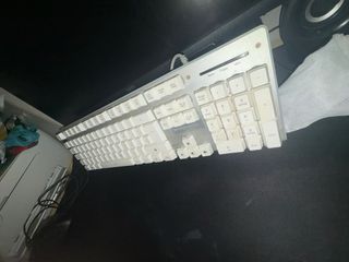 Teclado Blanco y Plata Cuidado