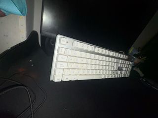 Teclado Blanco y Plata Cuidado