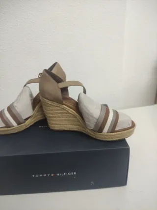 Sandalias cuña Tommy Hilfiger beige/marrón