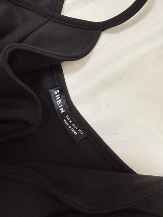 Top corto SHEIN negro