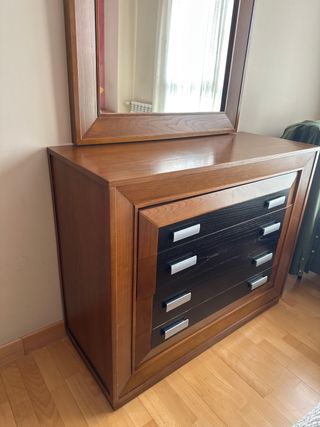 Cómoda de madera y metal