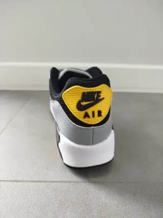 Zapatillas Nike Air Max grises y amarillas