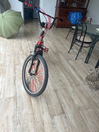 Bicicleta tuneada roja