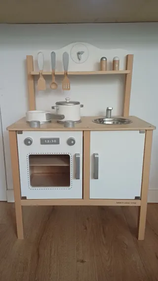 Cocinita de madera New Classic Toys