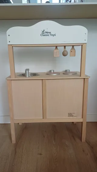 Cocinita de madera New Classic Toys