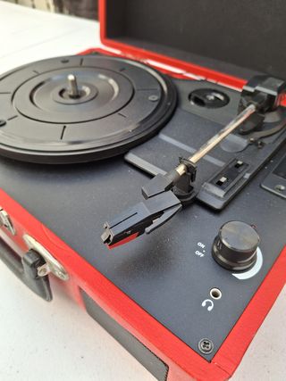 Tocadiscos PRIXTON Rojo Estilo Maleta