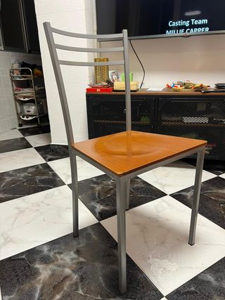 Mesa de cocina con 4 sillas