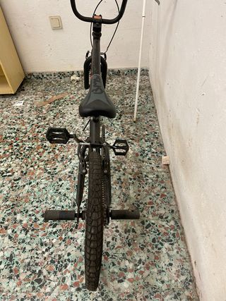 Bici BMX negra