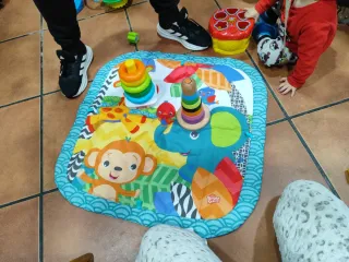 Pack Juguetes Bebé: Alfombra y Apilables
