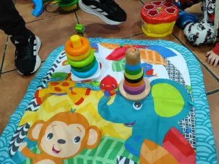 Pack Juguetes Bebé: Alfombra y Apilables